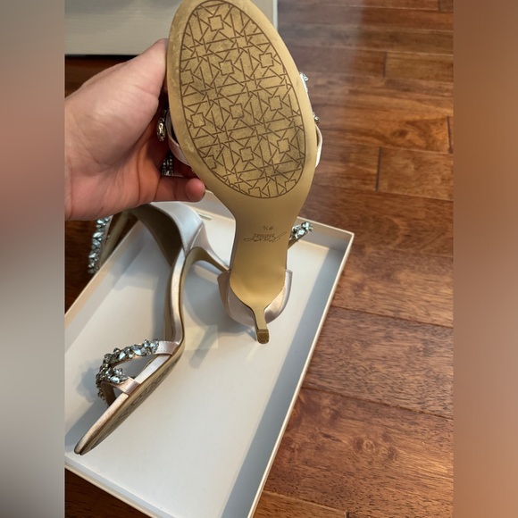 Beautiful rhinestone shoes! - Picture 2 of 3